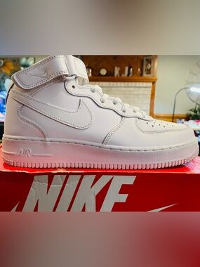 SOLD🔥Nike Air Force 1 Mid '07
White
10M
$69